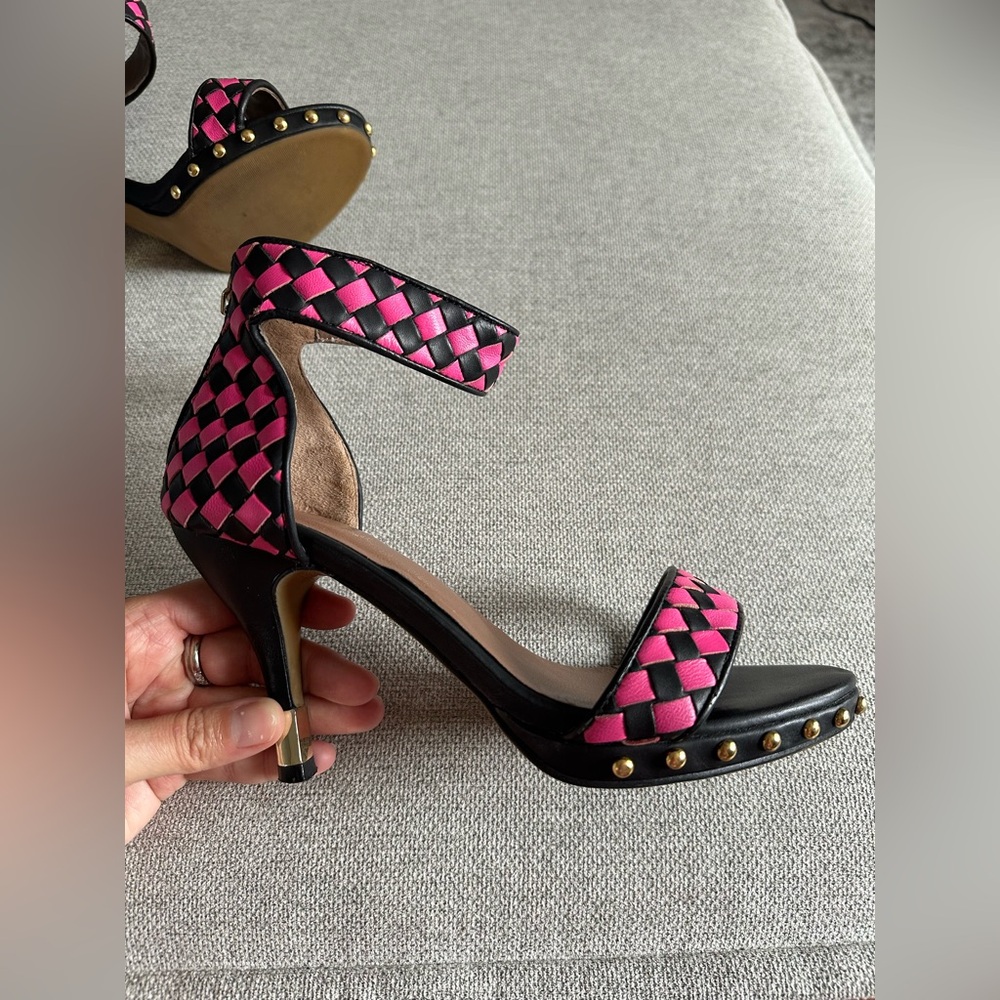 New BEAUTIFUL Givenchy Stylish Pink and Black Women's Heels - Picture 6 of 15